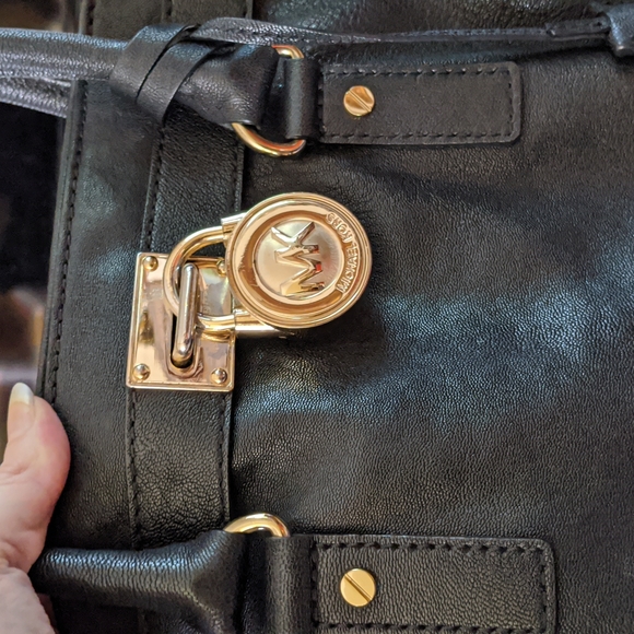 EUC Michael Kors Large Hamilton Bag - Picture 16 of 16